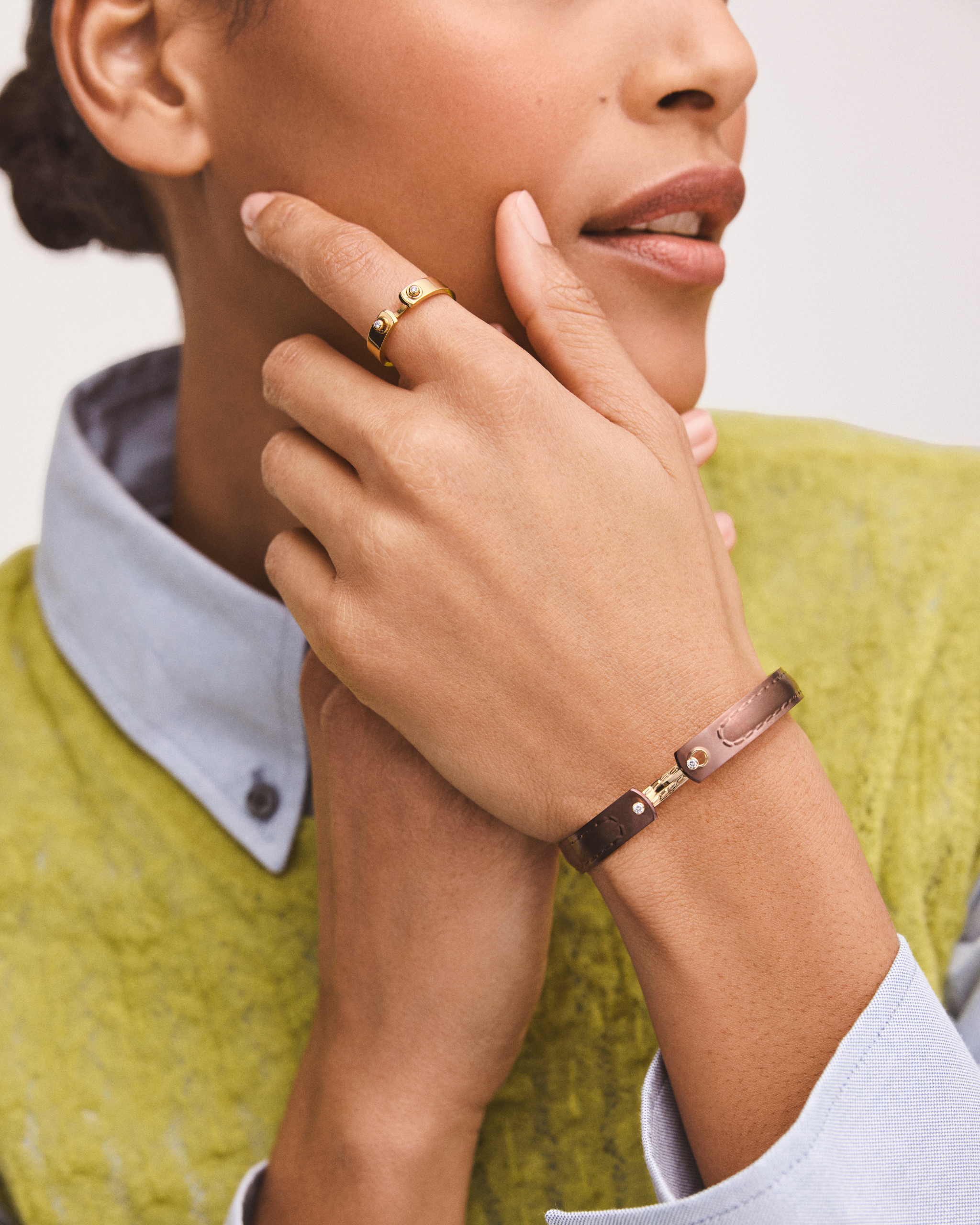 On The Rocks Mood Bangle in Yellow Gold