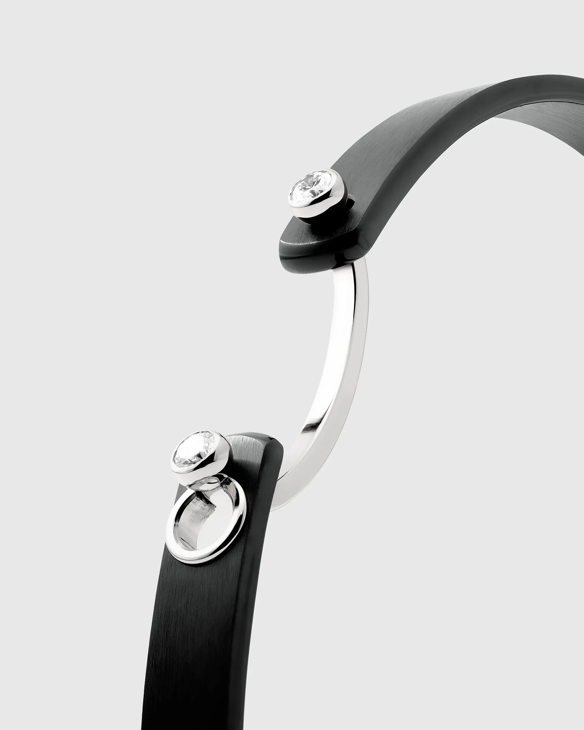 Midnight In Manhattan Mood Bangle in White Gold