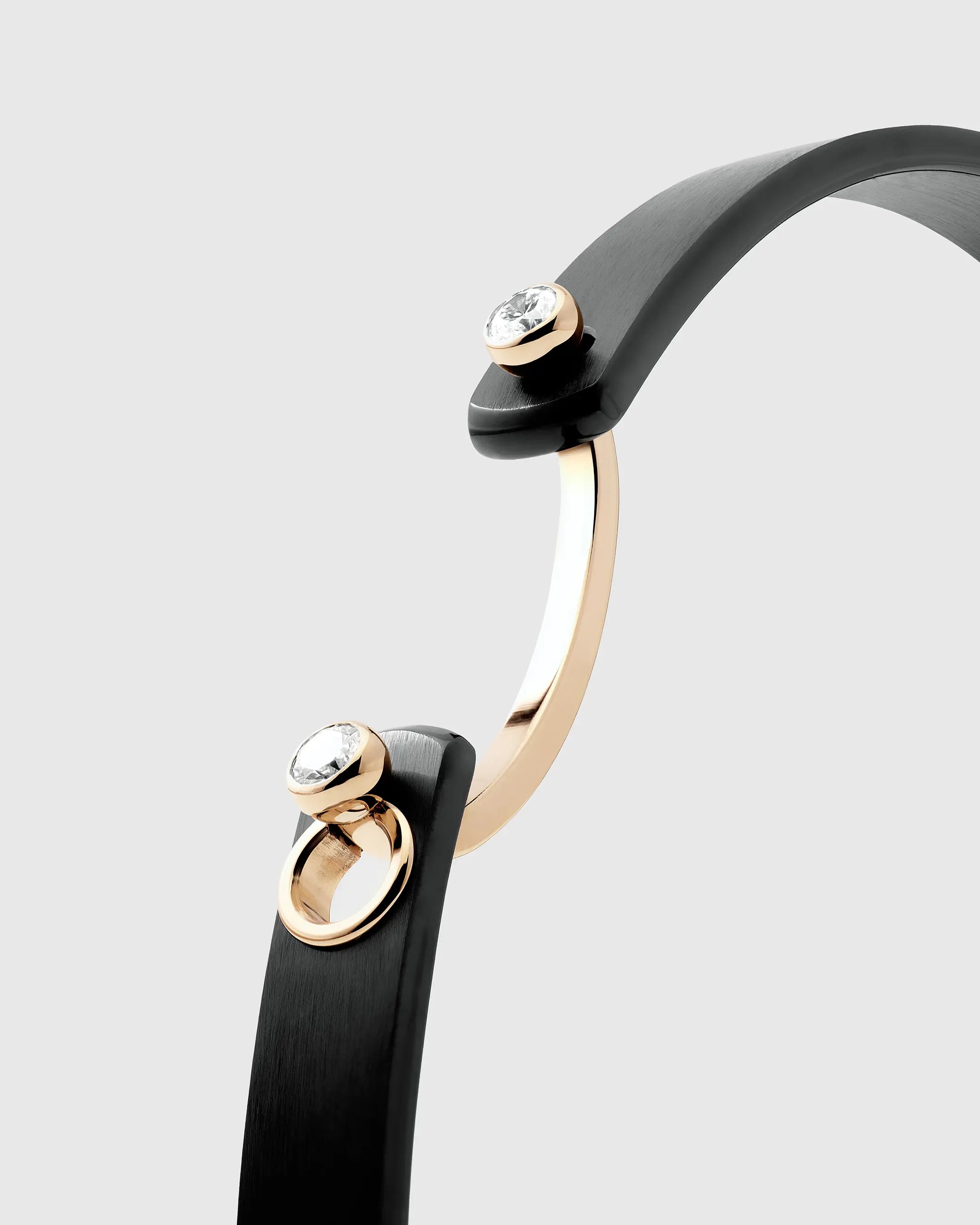 Midnight In Manhattan Mood Bangle in Yellow Gold