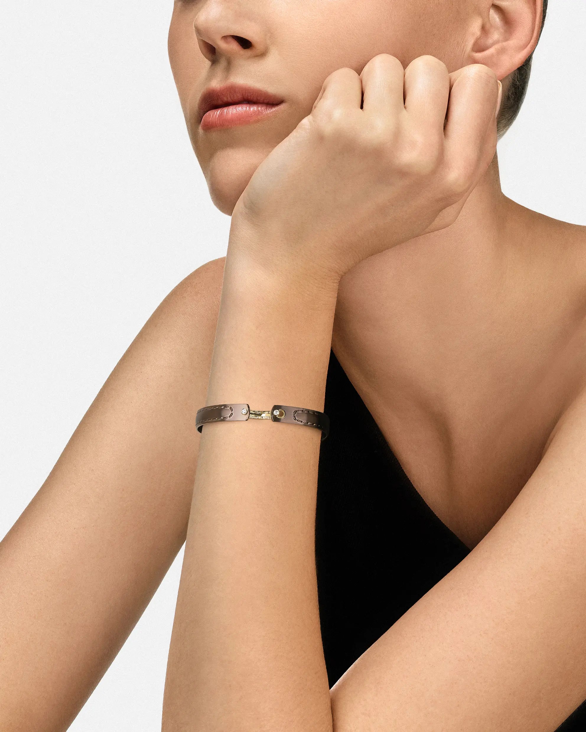 On The Rocks Mood Bangle in Yellow Gold