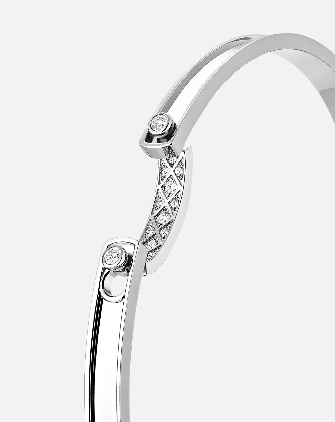 Parisian Stroll Mood Bangle in White Gold