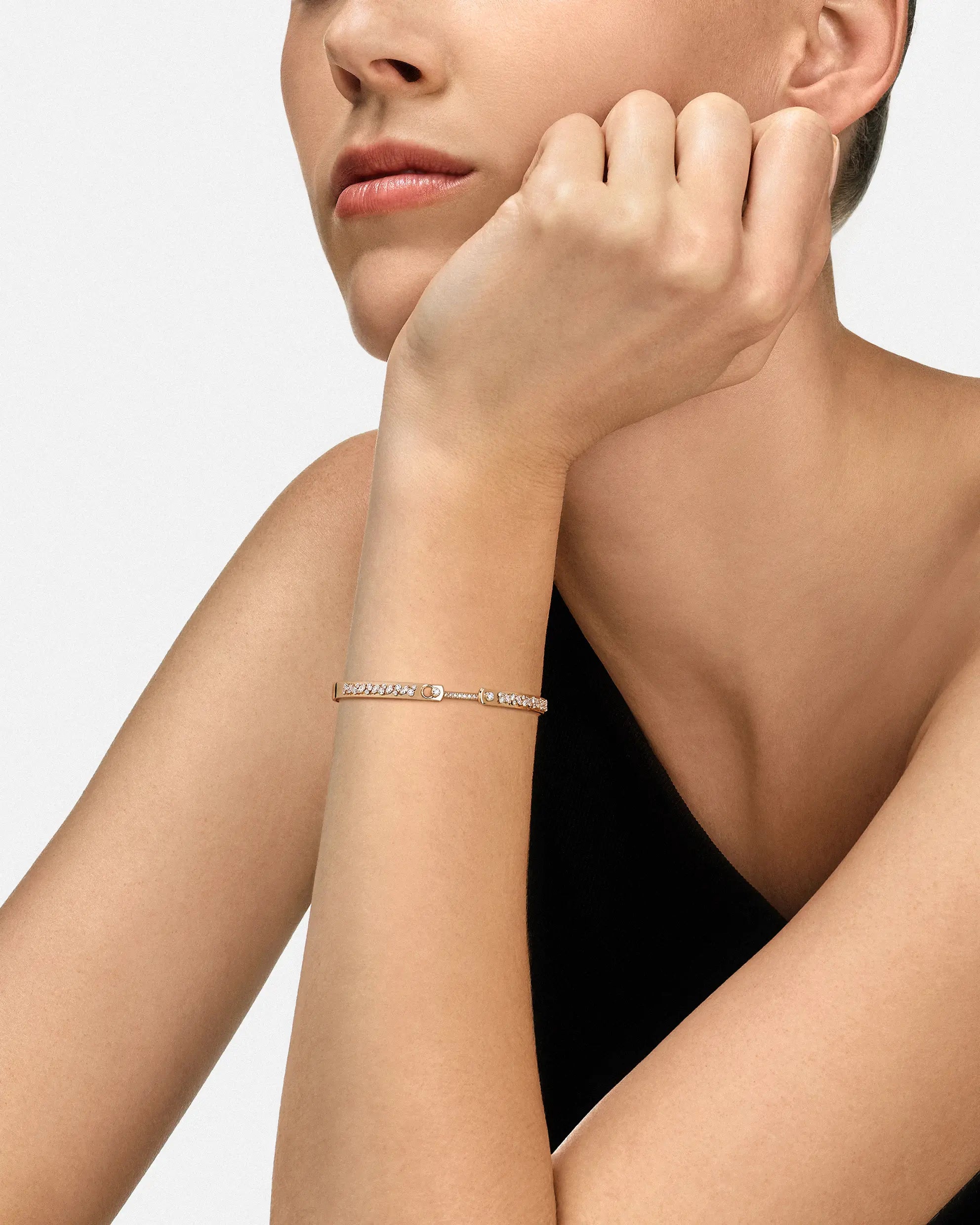 files/Mood_Bangle_Under-The-Stars_YG_Model_NH21030.webp - Nouvel Heritage