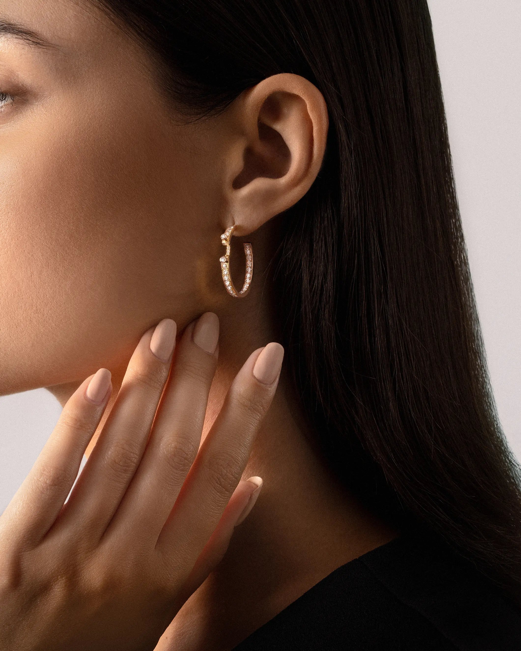 Eternity Tuxedo Mood Hoops in Rose Gold