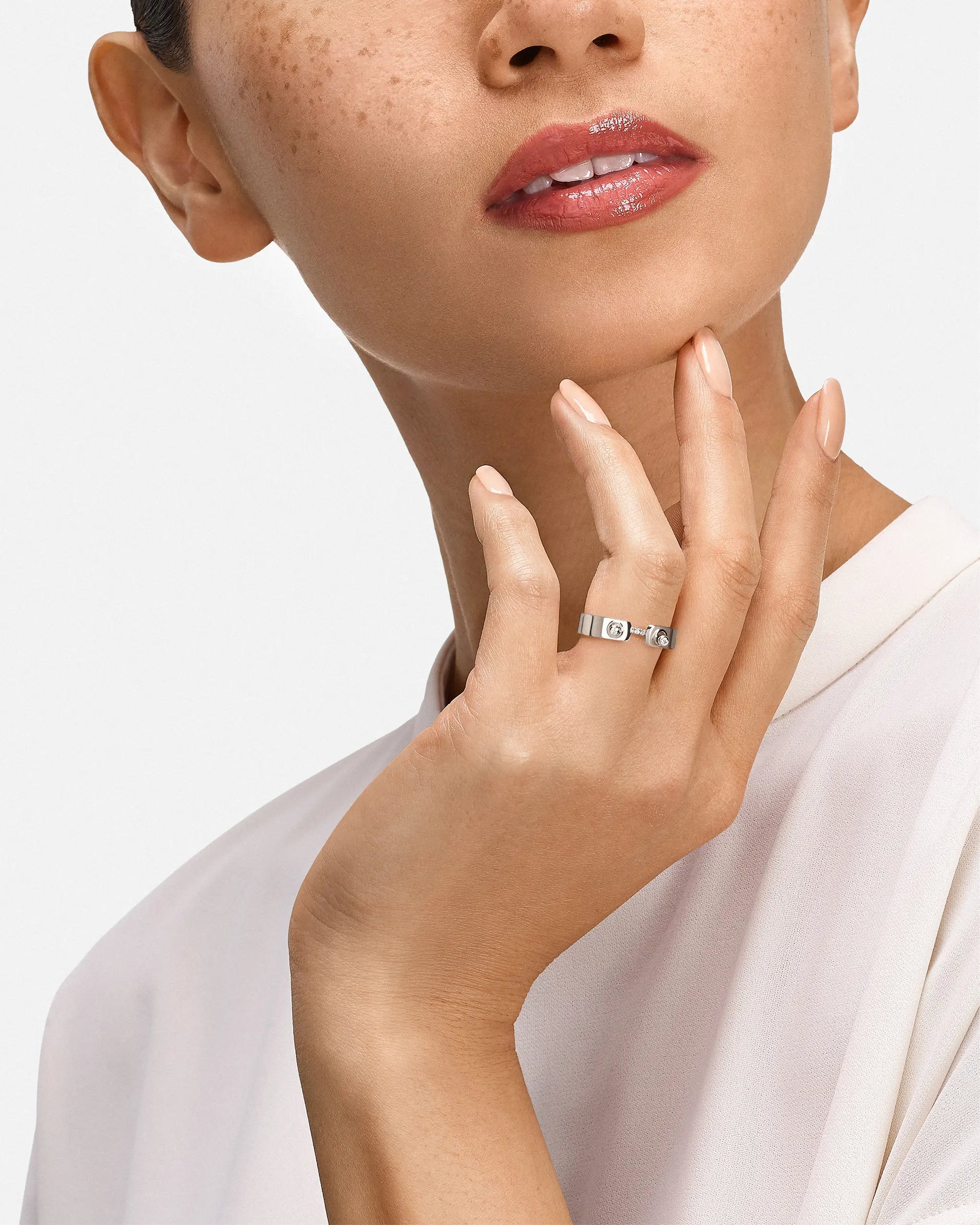 Business Meeting Mood Ring in White Gold